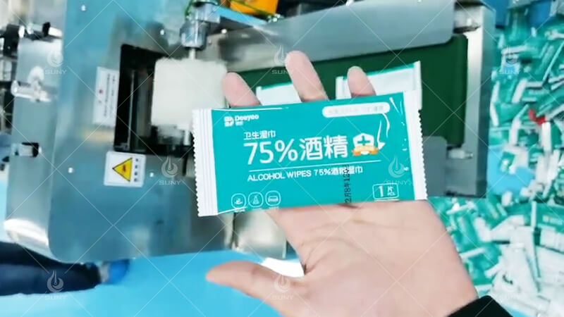 河南濟(jì)源一醫(yī)藥公司1-10片單機(jī)頭全自動(dòng)濕巾機(jī)