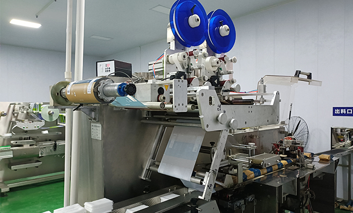 山東 12道全自動(dòng)濕巾生產(chǎn)設(shè)備