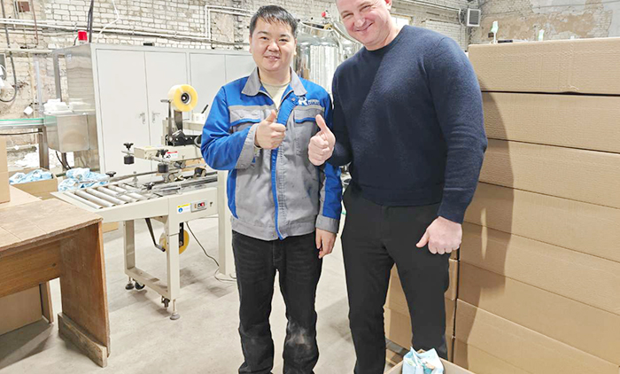 俄羅斯 20道濕巾生產(chǎn)線(xiàn)設(shè)備