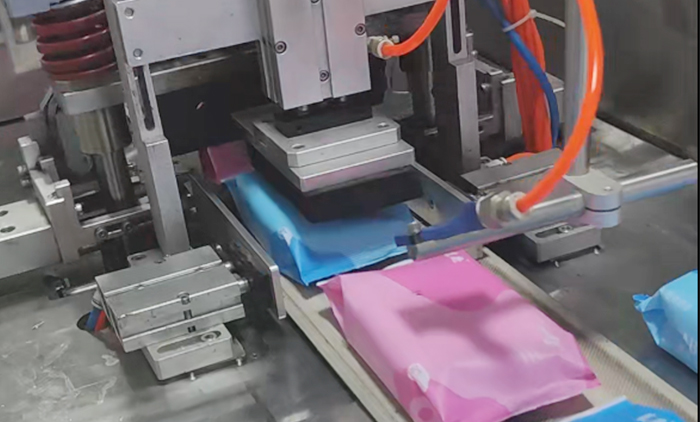 慶云 6道全自動(dòng)濕巾生產(chǎn)線