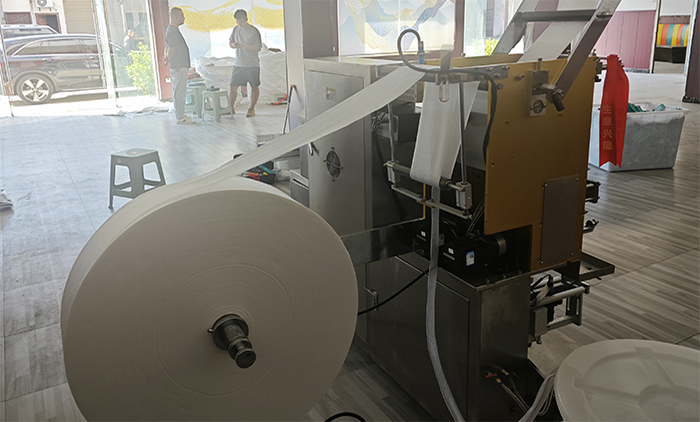 湖北仙桃單片濕巾機客戶現(xiàn)場