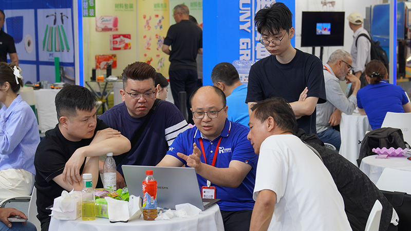 海德晟濕巾機(jī)展會(huì)現(xiàn)場(chǎng) 海德晟濕巾機(jī)展會(huì)現(xiàn)場(chǎng)