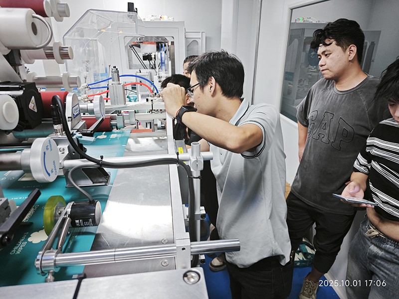 12道濕巾生產(chǎn)線